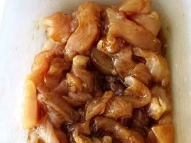 Gebratene Nudeln mit Hähnchenbruststreifen und Gemüse - Rezept - Bild Nr. 2