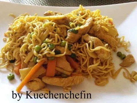 Gebratene Nudeln mit Hähnchenbruststreifen und Gemüse - Rezept - Bild Nr. 8