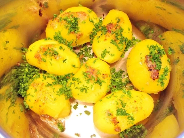 Rezept: Alaska-Seelachs mit Petersilienkartoffeln Bild Nr. 6 Alaska-Seelachs mit Petersilienkartoffeln - Rezept - Bild Nr. 6