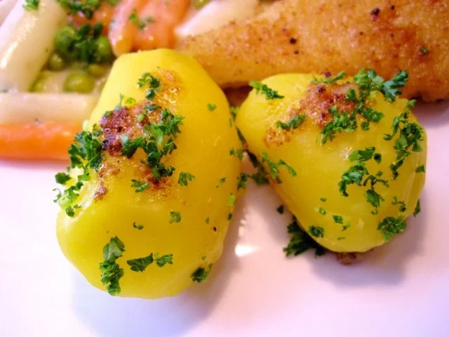 Rezept: Alaska-Seelachs mit Petersilienkartoffeln Bild Nr. 7 Alaska-Seelachs mit Petersilienkartoffeln - Rezept - Bild Nr. 7