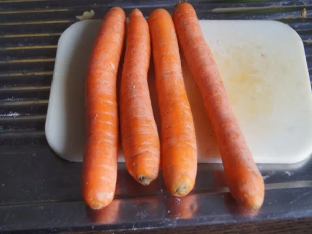 Puten-Ministeaks mit Rahm-Möhrenblüten und Kartoffelpilzen - Rezept - Bild Nr. 6