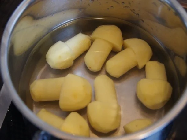 Puten-Ministeaks mit Rahm-Möhrenblüten und Kartoffelpilzen - Rezept - Bild Nr. 5