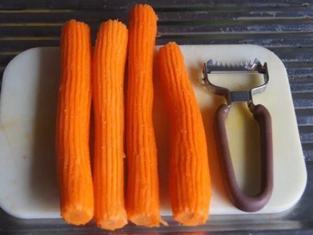 Puten-Ministeaks mit Rahm-Möhrenblüten und Kartoffelpilzen - Rezept - Bild Nr. 8