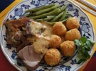 Lammkeule mit Buschbohnen und Mandelbällchen - Rezept
