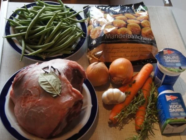 Rezept: Lammkeule mit Buschbohnen und Mandelbällchen Bild Nr. 2 Lammkeule mit Buschbohnen und Mandelbällchen - Rezept - Bild Nr. 2