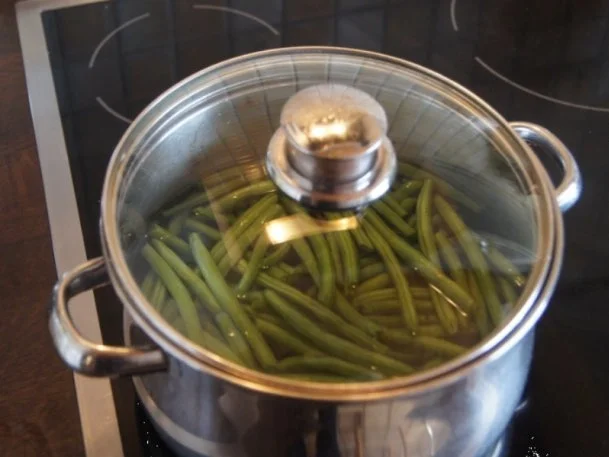 Rezept: Lammkeule mit Buschbohnen und Mandelbällchen Bild Nr. 10 Lammkeule mit Buschbohnen und Mandelbällchen - Rezept - Bild Nr. 10