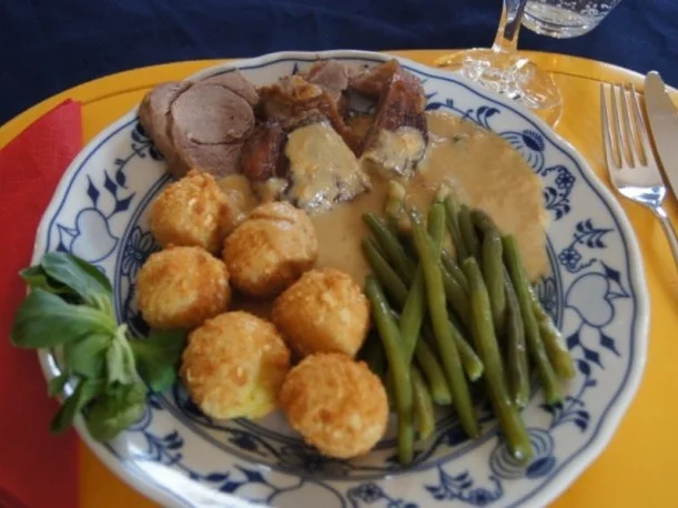 Rezept: Lammkeule mit Buschbohnen und Mandelbällchen Bild Nr. 13 Lammkeule mit Buschbohnen und Mandelbällchen - Rezept - Bild Nr. 13