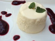 ZITRONENTÖRTCHEN MIT BEERENMOUSE - Rezept