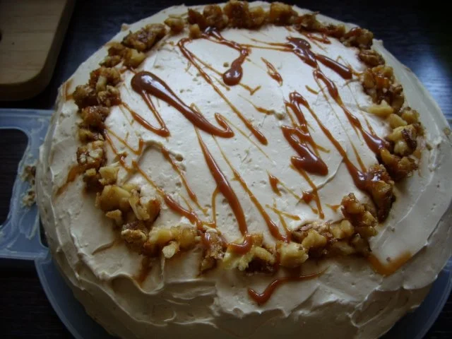 Rezept: Walnuss-Apfel-Torte mit Frischkäse Walnuss-Apfel-Torte mit Frischkäse - Rezept