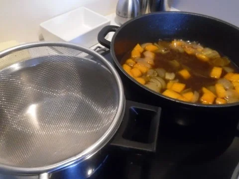 Rezept: Kasseler im Blätterteig mit Kartoffel-Möhren-Stampf und Rahm-Ananas-Sauerkraut Bild Nr. 12 Kasseler im Blätterteig mit Kartoffel-Möhren-Stampf und Rahm-Ananas-Sauerkraut - Rezept - Bild Nr. 12