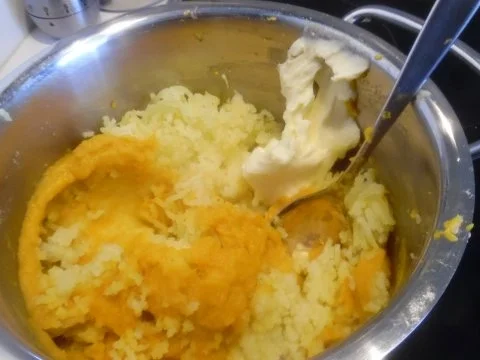 Rezept: Kasseler im Blätterteig mit Kartoffel-Möhren-Stampf und Rahm-Ananas-Sauerkraut Bild Nr. 10 Kasseler im Blätterteig mit Kartoffel-Möhren-Stampf und Rahm-Ananas-Sauerkraut - Rezept - Bild Nr. 10