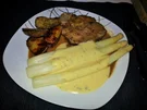 Kalbsrollbraten in Rahmsauce an Rosmarinkartoffeln, dazu Spargel & Sauce Bernaise - Rezept