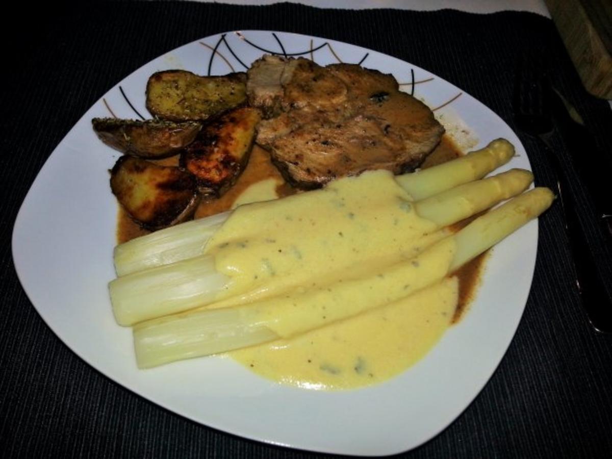 Bilder für Kalbsrollbraten in Rahmsauce an Rosmarinkartoffeln, dazu Spargel & Sauce Bernaise - Rezept