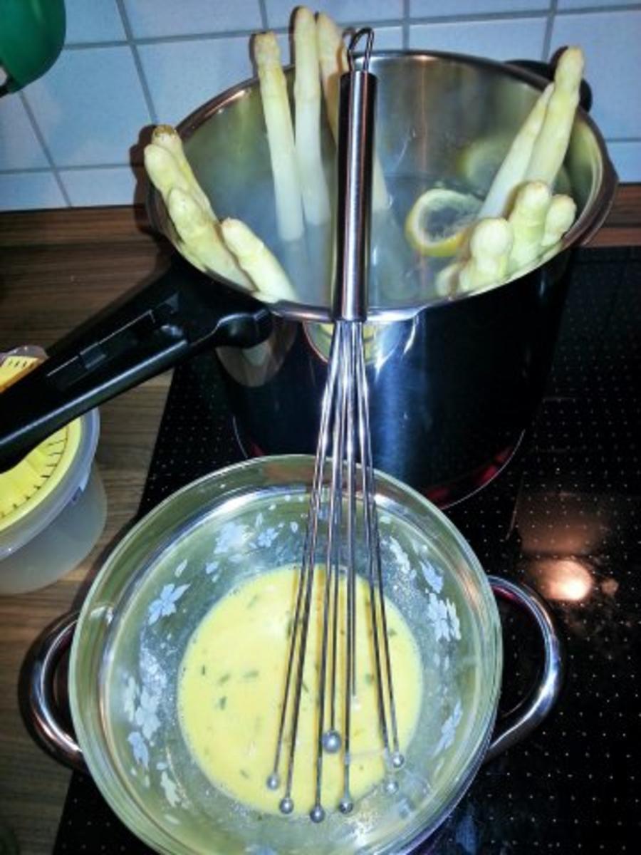 Kalbsrollbraten in Rahmsauce an Rosmarinkartoffeln, dazu Spargel & Sauce Bernaise - Rezept - Bild Nr. 5