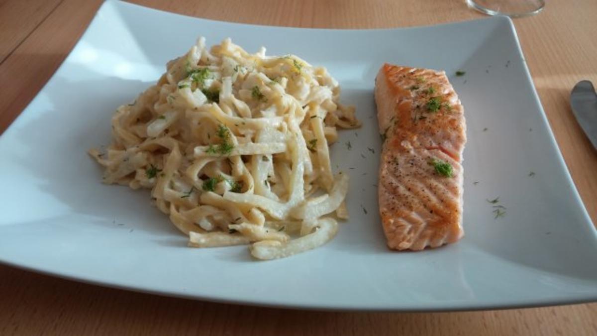 Bilder für Lachs mit Fenchel-Pasta - Rezept