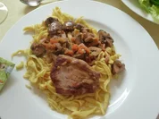 Rezept: Schweinelendchen mit Karotten in Pilzrahmsauce Schweinelendchen mit Karotten in Pilzrahmsauce - Rezept