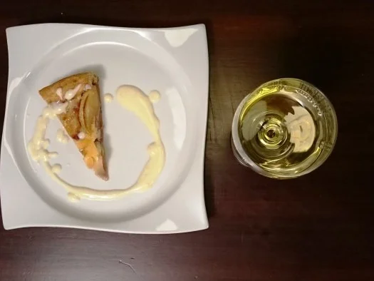 Rezept: Warme Apfeltarte mit Vanillesoße und edelsüßem Riesling Warme Apfeltarte mit Vanillesoße und edelsüßem Riesling - Rezept