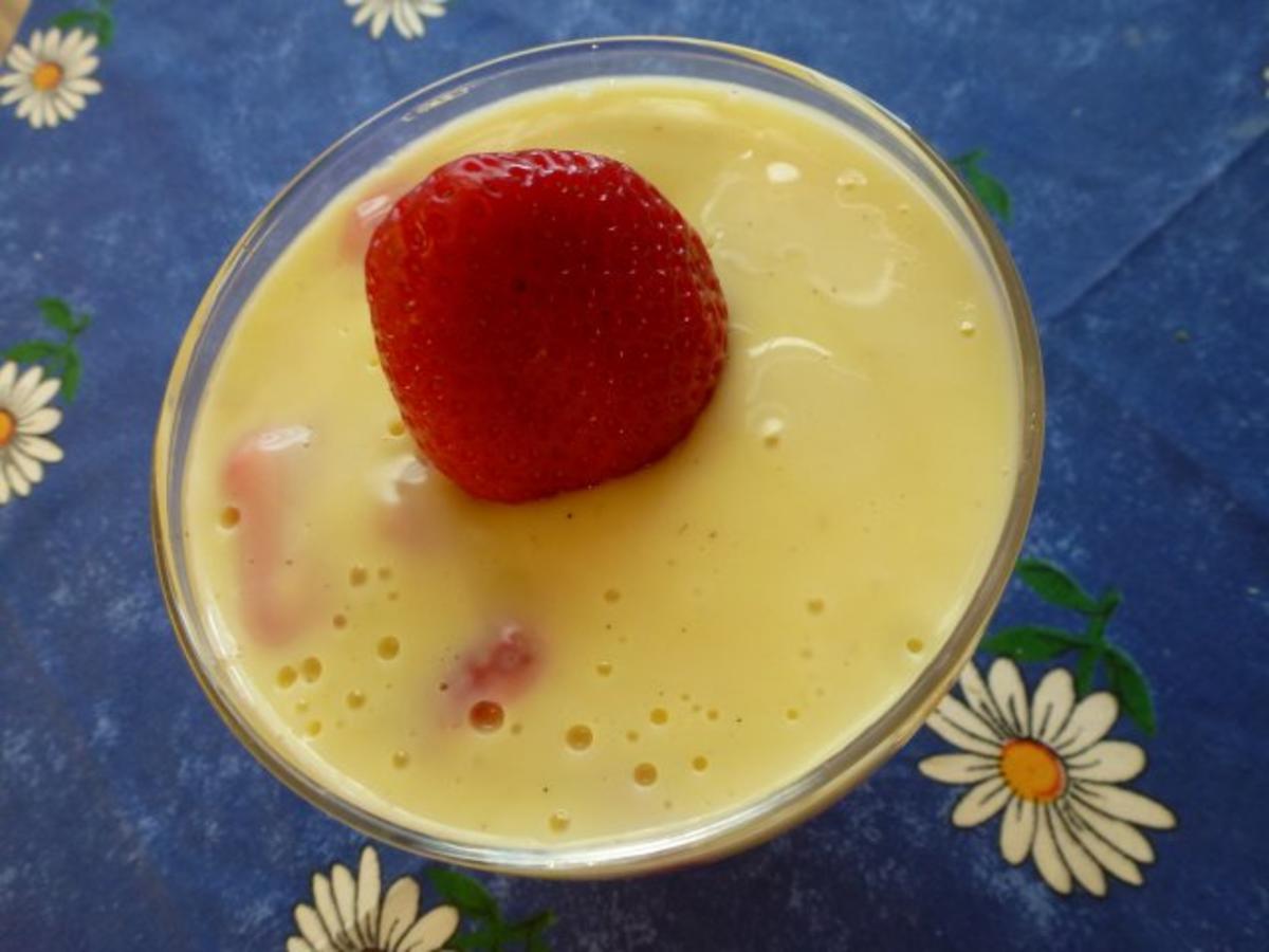 Pudding mit frischen Erdbeeren - Rezept