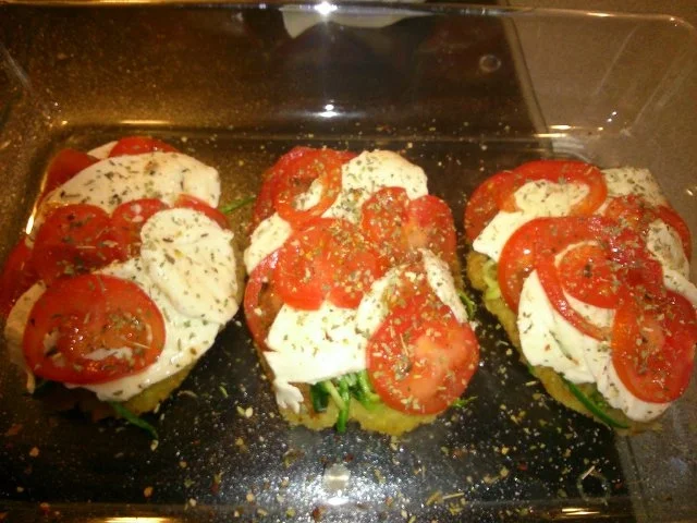 Rezept: Überbackenes Schnitzel *TOMATE-MOZZARELLA* Bild Nr. 3 Überbackenes Schnitzel *TOMATE-MOZZARELLA* - Rezept - Bild Nr. 3