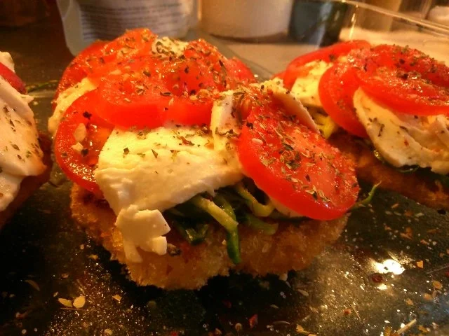 Rezept: Überbackenes Schnitzel *TOMATE-MOZZARELLA* Bild Nr. 4 Überbackenes Schnitzel *TOMATE-MOZZARELLA* - Rezept - Bild Nr. 4