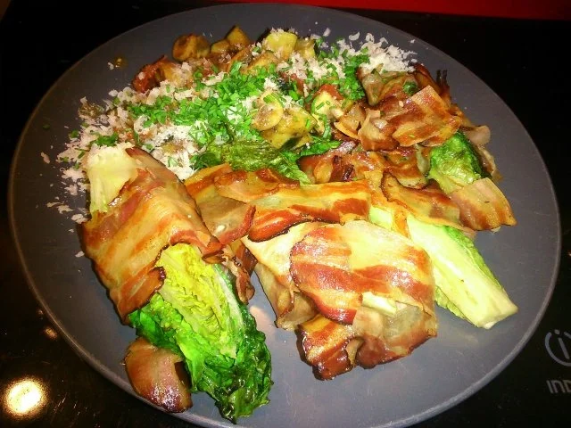 Gebratener Römersalat im Speckmantel - Rezept