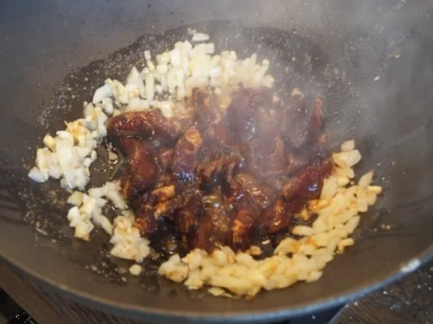 Rezept: Nudelwok mit Schweinenacken und Wachteleiern Bild Nr. 11 Nudelwok mit Schweinenacken und Wachteleiern - Rezept - Bild Nr. 11