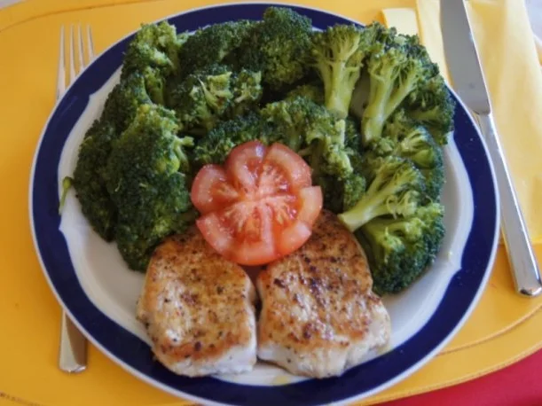 Rezept: Puten Ministeaks mit Brokkoli Puten Ministeaks mit Brokkoli - Rezept