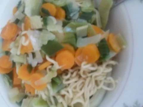 Mie-Nudeln Möhren Porree Pfanne - Rezept