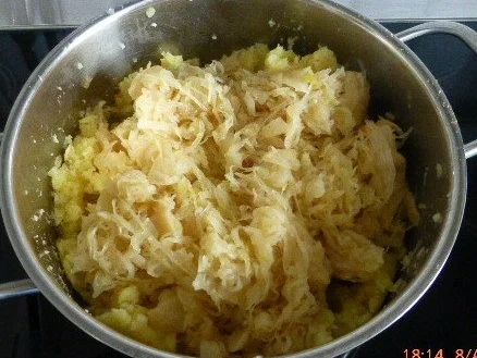 Rezept: Stampes mit Sauerkraut,Mettendchen und Bacon Bild Nr. 5 Stampes mit Sauerkraut,Mettendchen und Bacon - Rezept - Bild Nr. 5