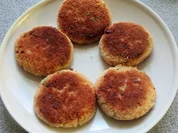 Kochen: Lachs-Frikadellen mit Sauce - Rezept