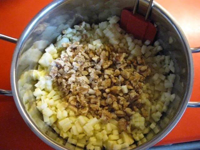 Rezept: Apfelkuchen mit Walnuss und Streusel Bild Nr. 3 Apfelkuchen mit Walnuss und Streusel - Rezept - Bild Nr. 3