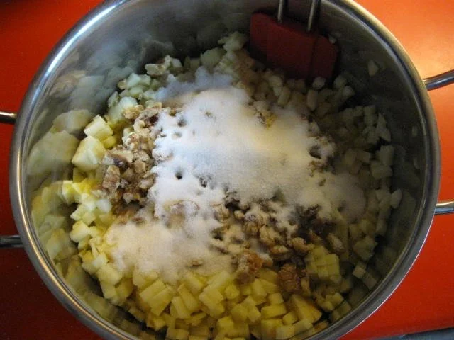 Rezept: Apfelkuchen mit Walnuss und Streusel Bild Nr. 4 Apfelkuchen mit Walnuss und Streusel - Rezept - Bild Nr. 4