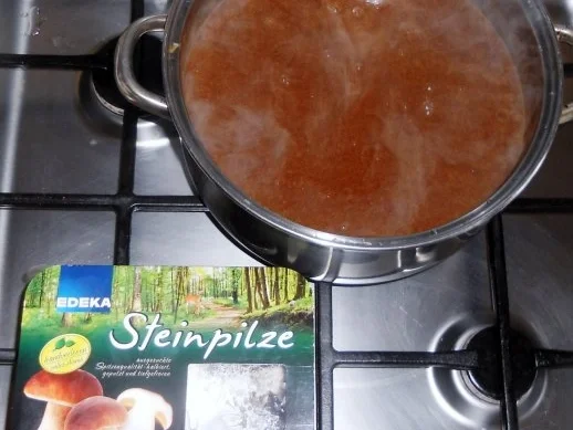 Rezept: Lammkeule à la "Oòrndrasch" in einer Steinpilz - Sahnesauce (Rzpt. um 2015) Bild Nr. 30 Lammkeule à la "Oòrndrasch" in einer Steinpilz - Sahnesauce (Rzpt. um 2015) - Rezept - Bild Nr. 30