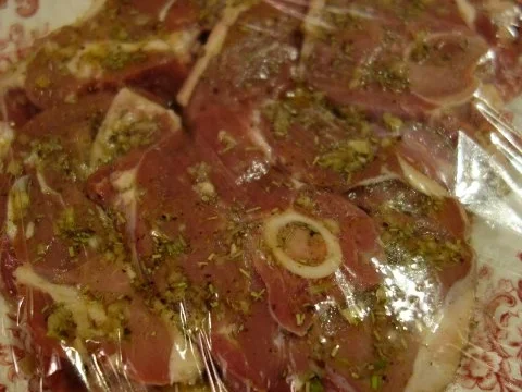 Marinierte Lammkeule in Scheiben - Rezept