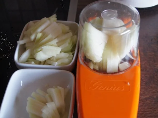 Rezept: Puten Ministeaks mit Kohlrabistiften und Möhrenblüten Bild Nr. 6 Puten Ministeaks mit Kohlrabistiften und Möhrenblüten - Rezept - Bild Nr. 6