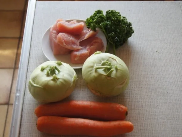 Rezept: Puten Ministeaks mit Kohlrabistiften und Möhrenblüten Bild Nr. 2 Puten Ministeaks mit Kohlrabistiften und Möhrenblüten - Rezept - Bild Nr. 2