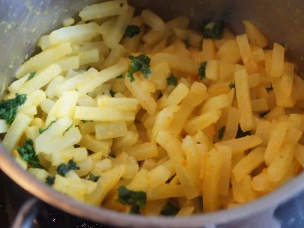 Rezept: Puten Ministeaks mit Kohlrabistiften und Möhrenblüten Bild Nr. 11 Puten Ministeaks mit Kohlrabistiften und Möhrenblüten - Rezept - Bild Nr. 11