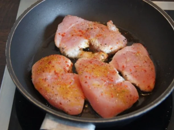 Rezept: Puten Ministeaks mit Kohlrabistiften und Möhrenblüten Bild Nr. 12 Puten Ministeaks mit Kohlrabistiften und Möhrenblüten - Rezept - Bild Nr. 12