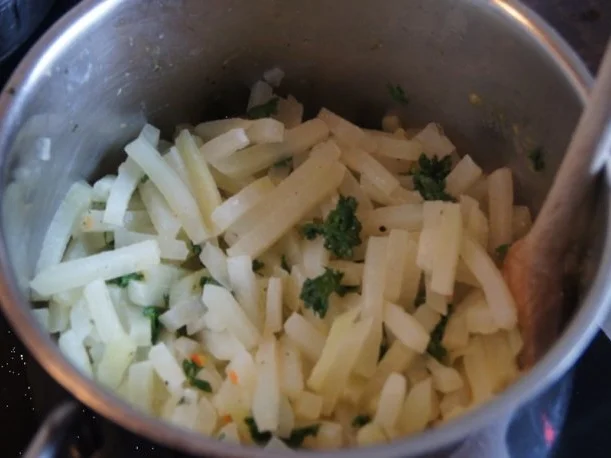 Rezept: Puten Ministeaks mit Kohlrabistiften und Möhrenblüten Bild Nr. 10 Puten Ministeaks mit Kohlrabistiften und Möhrenblüten - Rezept - Bild Nr. 10