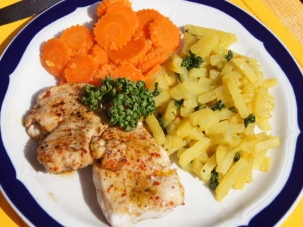 Rezept: Puten Ministeaks mit Kohlrabistiften und Möhrenblüten Bild Nr. 14 Puten Ministeaks mit Kohlrabistiften und Möhrenblüten - Rezept - Bild Nr. 14