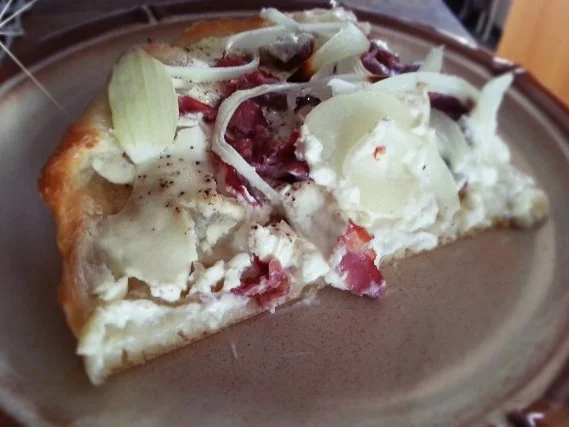 Rezept: Flammkuchen mit Schinken Flammkuchen mit Schinken - Rezept