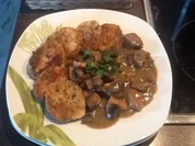 Rezept: Rahmgulasch mit Champignons Rahmgulasch mit Champignons - Rezept