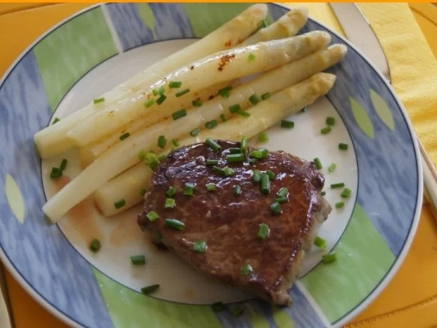 Rindersteak mit Spargel - Rezept