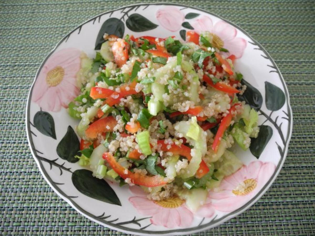 Bilder für Bunter Quinoa - Salat mit Löwenzahn - Rezept