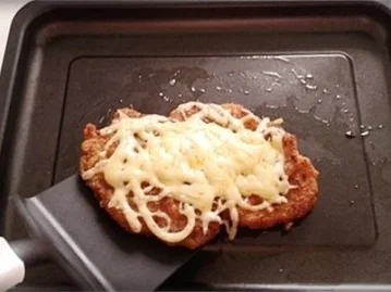 Überbackenes Schnitzel mit Rotkohl und Stampfkartoffeln - Rezept - Bild Nr. 13