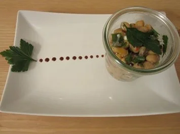 Rezept: Kichererbsen-Feta-Salat mit Apfelessig & Olivenöl Kichererbsen-Feta-Salat mit Apfelessig & Olivenöl - Rezept