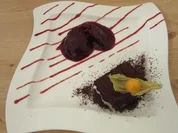 Super schokoladige Brownies mit Beerensorbet - Rezept