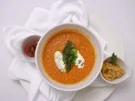 Rote Linsen-Tomatensuppe mit Frischkäse-Grieß- Basilikumnocken - Rezept