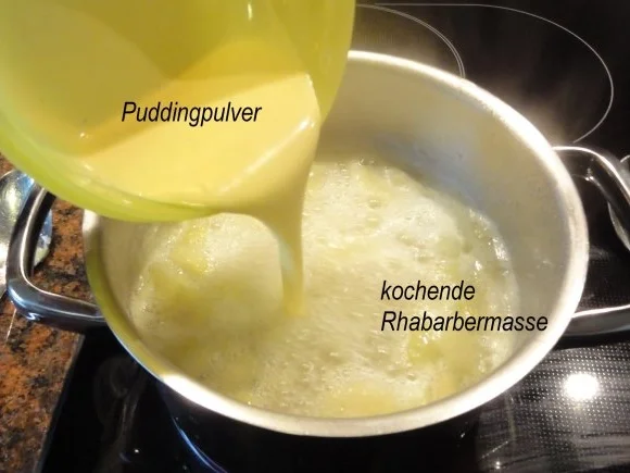 Rezept: Mürbeteig: ERDBEER-RHABARBER-TORTE Bild Nr. 6 Mürbeteig: ERDBEER-RHABARBER-TORTE - Rezept - Bild Nr. 6