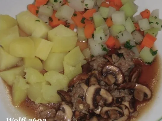 Gemüse : mit Thüringer Hackfleisch in brauner Champignon-Soße, Kohlrabi und Karotte - Rezept - Bild Nr. 3